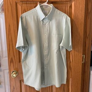 VanHeusen men’s short sleeve shirt